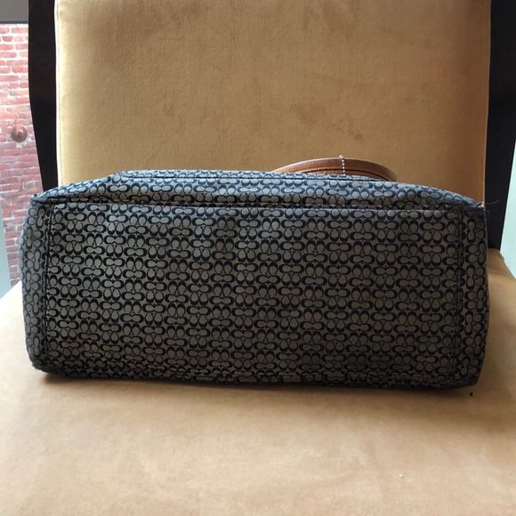 Coach signature C zipper tote in signature canvas - Picture 6 of 11